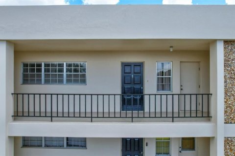 Condo in Sarasota, Florida, 2 bedrooms  № 2373222 - photo 7