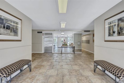 Condo in Sarasota, Florida, 2 bedrooms  № 2373222 - photo 6
