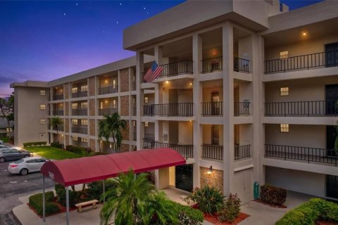 Condo in Sarasota, Florida, 2 bedrooms  № 2373222 - photo 2