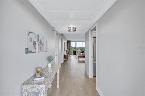 Condo in Sarasota, Florida, 2 bedrooms  № 2373222 - photo 11