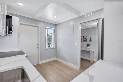 Condo in Sarasota, Florida, 2 bedrooms  № 2373222 - photo 15