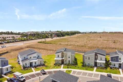 Casa en venta en Davenport, Florida, 8 dormitorios, 405.98 m2 № 1632007 - foto 4