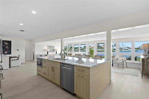 Villa ou maison à vendre à Treasure Island, Floride: 3 chambres, 205.59 m2 № 2411401 - photo 10