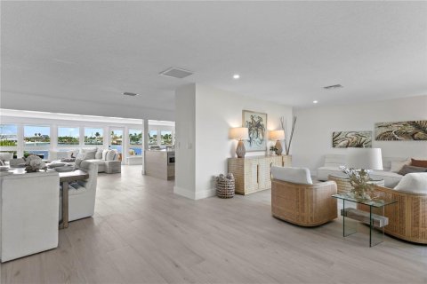 Villa ou maison à vendre à Treasure Island, Floride: 3 chambres, 205.59 m2 № 2411401 - photo 4