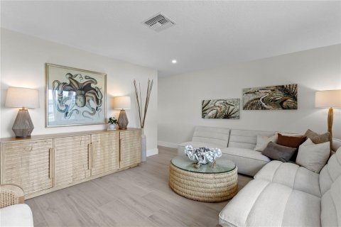 Villa ou maison à vendre à Treasure Island, Floride: 3 chambres, 205.59 m2 № 2411401 - photo 6
