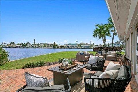 Villa ou maison à vendre à Treasure Island, Floride: 3 chambres, 205.59 m2 № 2411401 - photo 27