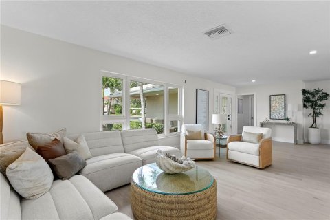Villa ou maison à vendre à Treasure Island, Floride: 3 chambres, 205.59 m2 № 2411401 - photo 5
