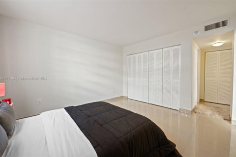 Copropriété à vendre à Hallandale Beach, Floride: 2 chambres, 102.19 m2 № 1952969 - photo 19