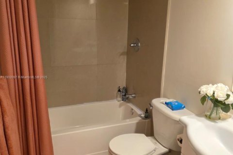 Copropriété à vendre à Hallandale Beach, Floride: 2 chambres, 102.19 m2 № 1952969 - photo 17