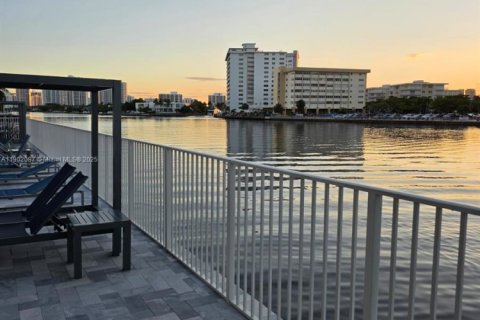 Copropriété à vendre à Hallandale Beach, Floride: 2 chambres, 102.19 m2 № 1952969 - photo 5