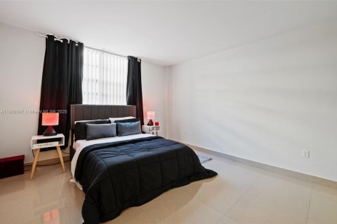 Copropriété à vendre à Hallandale Beach, Floride: 2 chambres, 102.19 m2 № 1952969 - photo 18