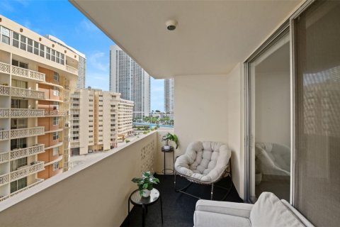 Copropriété à vendre à Hallandale Beach, Floride: 2 chambres, 102.19 m2 № 1952969 - photo 24