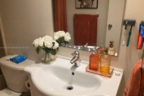 Copropriété à vendre à Hallandale Beach, Floride: 2 chambres, 102.19 m2 № 1952969 - photo 16