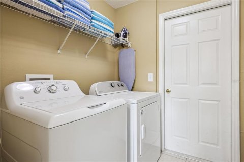 Casa en venta en Davenport, Florida, 6 dormitorios, 257.43 m2 № 2207252 - foto 15