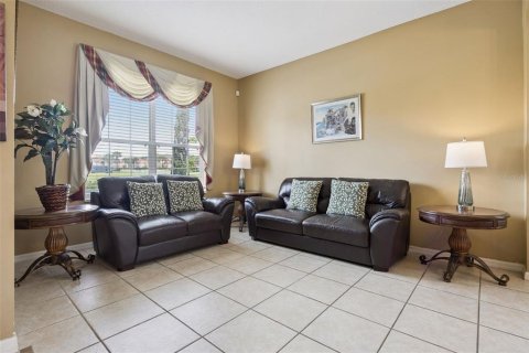 Casa en venta en Davenport, Florida, 6 dormitorios, 257.43 m2 № 2207252 - foto 6