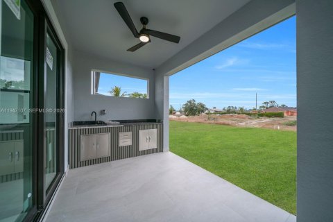 House in Lehigh Acres, Florida 3 bedrooms, 142.23 sq.m. № 2003262 - photo 30