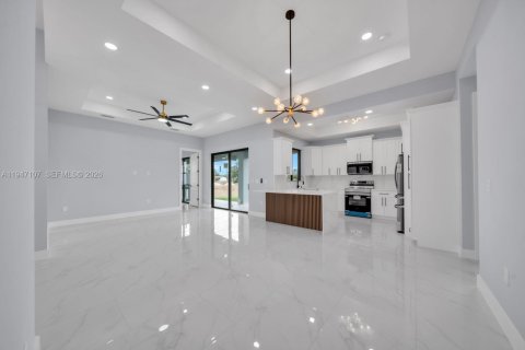 House in Lehigh Acres, Florida 3 bedrooms, 142.23 sq.m. № 2003262 - photo 6