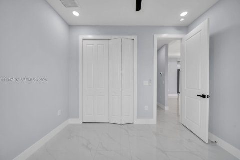 House in Lehigh Acres, Florida 3 bedrooms, 142.23 sq.m. № 2003262 - photo 21