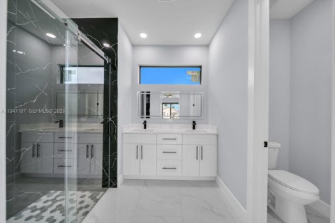 House in Lehigh Acres, Florida 3 bedrooms, 142.23 sq.m. № 2003262 - photo 17