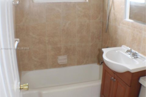 Appartement à louer à Fort Lauderdale, Floride: 2 chambres, 46.45 m2 № 1995841 - photo 2