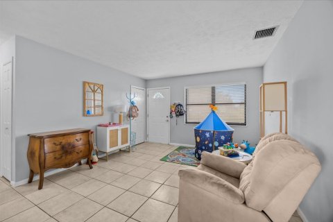 House in Port St. Lucie, Florida 3 bedrooms, 146.23 sq.m. № 2389866 - photo 8