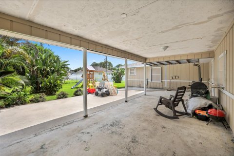 House in Port St. Lucie, Florida 3 bedrooms, 146.23 sq.m. № 2389866 - photo 28