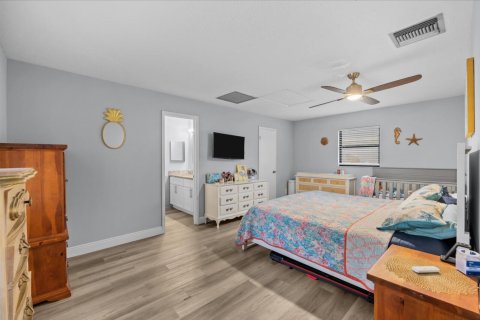 House in Port St. Lucie, Florida 3 bedrooms, 146.23 sq.m. № 2389866 - photo 16