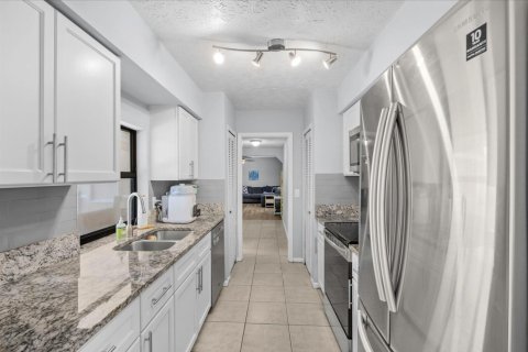 House in Port St. Lucie, Florida 3 bedrooms, 146.23 sq.m. № 2389866 - photo 10