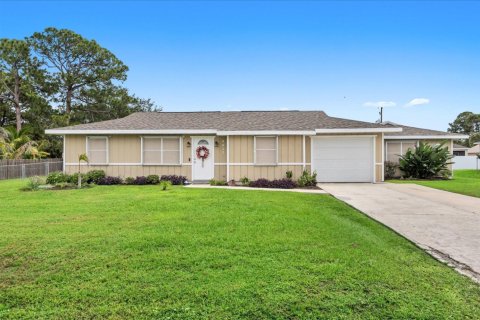 House in Port St. Lucie, Florida 3 bedrooms, 146.23 sq.m. № 2389866 - photo 3