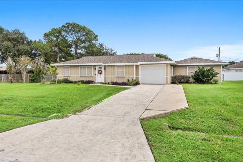 House in Port St. Lucie, Florida 3 bedrooms, 146.23 sq.m. № 2389866 - photo 4