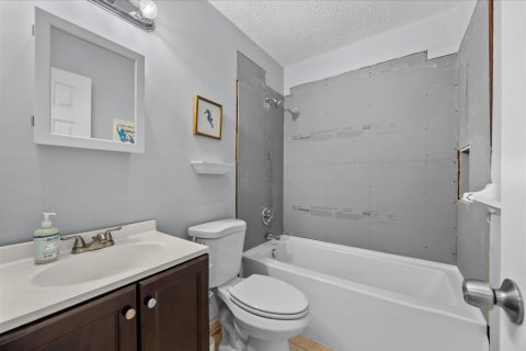 House in Port St. Lucie, Florida 3 bedrooms, 146.23 sq.m. № 2389866 - photo 26