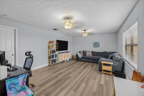 House in Port St. Lucie, Florida 3 bedrooms, 146.23 sq.m. № 2389866 - photo 14