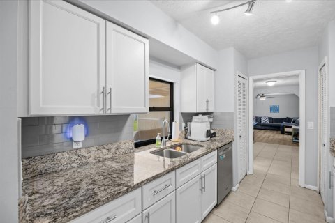 House in Port St. Lucie, Florida 3 bedrooms, 146.23 sq.m. № 2389866 - photo 11