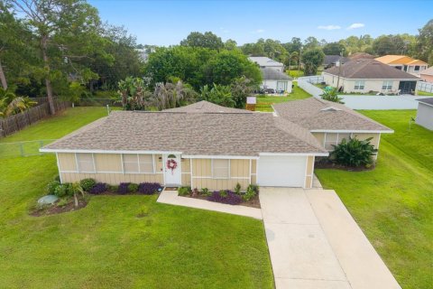 House in Port St. Lucie, Florida 3 bedrooms, 146.23 sq.m. № 2389866 - photo 2