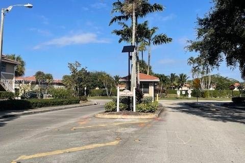 Снять в аренду кондоминиум в Корал-Спрингс, Флорида 2 спальни, № 1951716 - фото 1