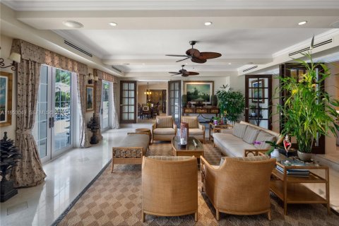 House in Coral Gables, Florida 7 bedrooms, 798.96 sq.m. № 2007774 - photo 22