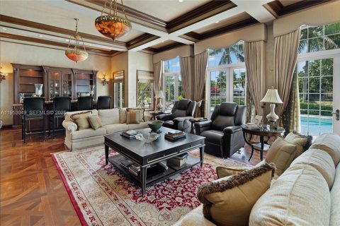 House in Coral Gables, Florida 7 bedrooms, 798.96 sq.m. № 2007774 - photo 19