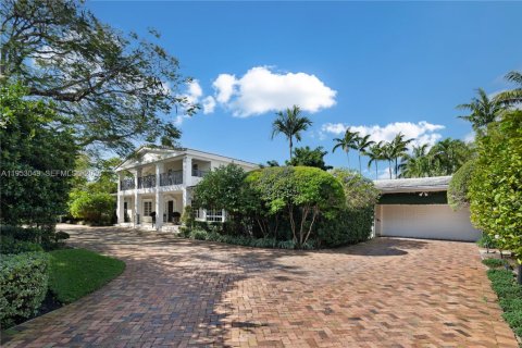 House in Coral Gables, Florida 7 bedrooms, 798.96 sq.m. № 2007774 - photo 7