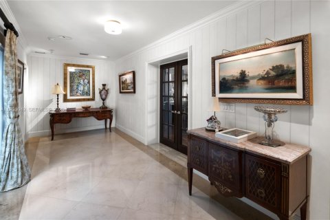 House in Coral Gables, Florida 7 bedrooms, 798.96 sq.m. № 2007774 - photo 24