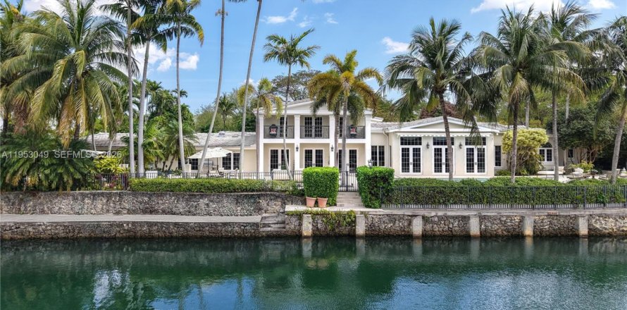House in Coral Gables, Florida 7 bedrooms, 798.96 sq.m. № 2007774