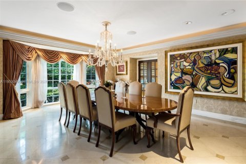 House in Coral Gables, Florida 7 bedrooms, 798.96 sq.m. № 2007774 - photo 17