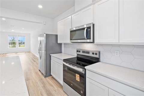 Touwnhouse à louer à Clermont, Floride: 3 chambres, 153.47 m2 № 2429247 - photo 11