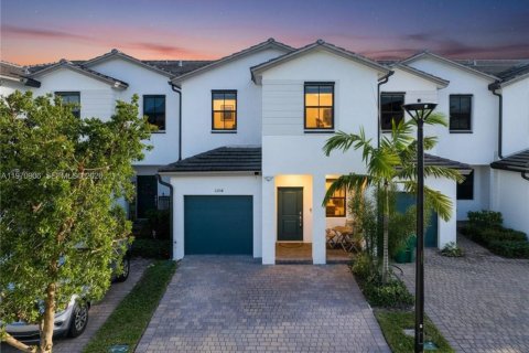 Таунхаус в Хомстед, Флорида 4 спальни, 169.08м2 № 2045954