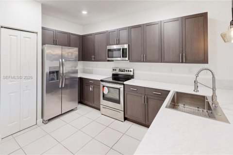 Купить таунхаус в Хомстед, Флорида 4 спальни, 169.08м2, № 2045954 - фото 7