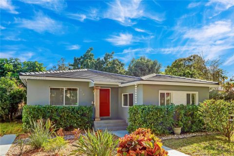 Casa en Coral Gables, Florida 2 dormitorios, 143.53 m2 № 2026827