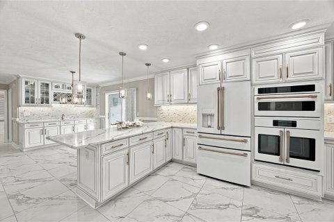 Купить виллу или дом в Брэндон, Флорида 6 комнат, 126.35м2, № 2430501 - фото 15