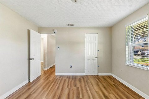 Villa ou maison à vendre à Tampa, Floride: 4 chambres, 132.29 m2 № 1912514 - photo 16
