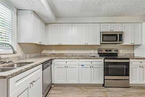 Villa ou maison à vendre à Tampa, Floride: 4 chambres, 132.29 m2 № 1912514 - photo 11