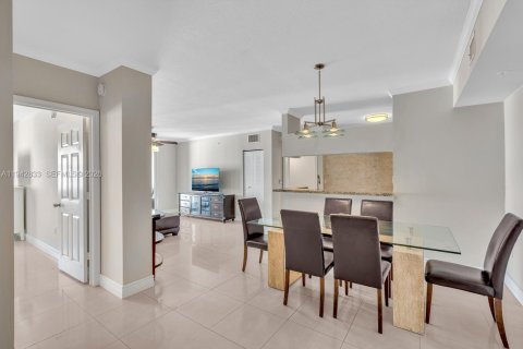 Copropriété à louer à Sunny Isles Beach, Floride: 2 chambres, 103.68 m2 № 2000169 - photo 5