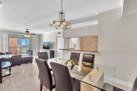 Copropriété à louer à Sunny Isles Beach, Floride: 2 chambres, 103.68 m2 № 2000169 - photo 6